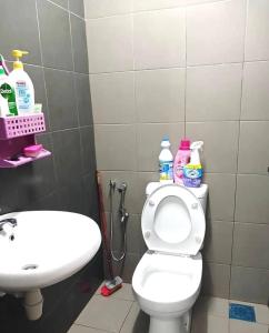 Ένα μπάνιο στο Homestay Abah