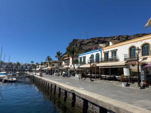 Naturlandskabet i nærheden af båden