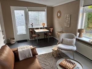 a living room with a couch and a table at Hotel B&B Altijd Wad in West-Terschelling