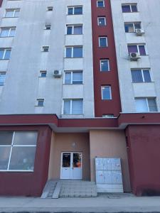 a tallartment building with a door in front of it at Апартамент Мони in Veliko Tŭrnovo