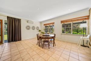 Ảnh trong thư viện ảnh của Grand 6BR Farmstay in Airport Coogee Beach&Fremantle ở Perth