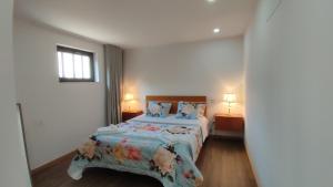 a bedroom with a bed and two lamps and a window at Casas do Maranhão Póvoa de Varzim in Navais +112 photos