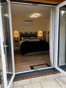 Katil atau katil-katil dalam bilik di Stylish Garden pod lodges +27 gambar