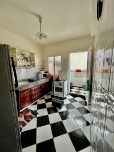 Η κουζίνα ή μικρή κουζίνα στο Beach apartment 5 min walk