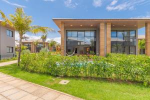 a house with a garden in front of it at JG Flecheiras in Trairi