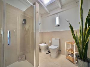 Koupelna v ubytování Villa Miranda Los Remos + 35 fotografií