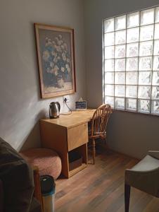 Posezení v ubytování Yakhe spacious self catering accommodation