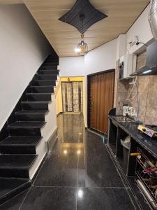 Η κουζίνα ή μικρή κουζίνα στο Rukmani Dormitory Zostel