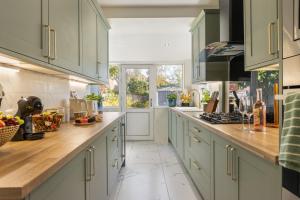 Η κουζίνα ή μικρή κουζίνα στο The Carr Lane Luxe Escape
