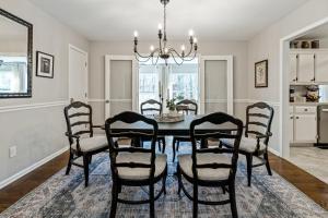 Η κουζίνα ή μικρή κουζίνα στο Decked Out Getaway Pine MTN Trail Pet Friendly
