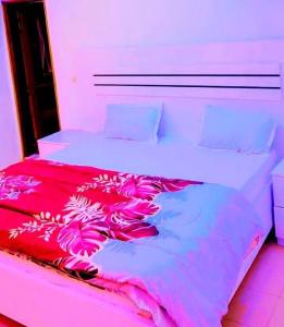 Ένα ή περισσότερα κρεβάτια σε δωμάτιο στο Baobab IMMO Thies