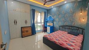 Ένα ή περισσότερα κρεβάτια σε δωμάτιο στο 3BHK Fully furnished, Lake View in Newtown +26 φωτογραφίες