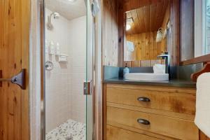 a bathroom with a sink and a shower at Yorkshore in Seaside +20 photos