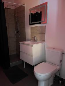 Koupelna v ubytování Red Room