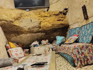 a room with a couch and a table in a cave at Siwa Bait Ward Home in Siwa