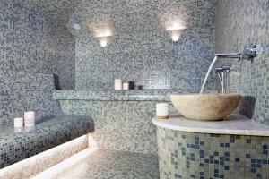 Koupelna v ubytování Kurshi Hotel & Spa