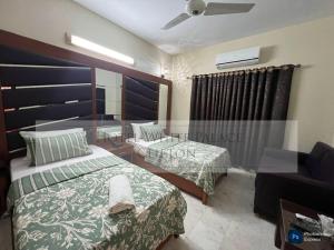 Postel nebo postele na pokoji v ubytování Hotel White Palace Clifton