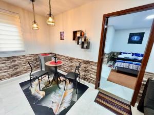 Postel nebo postele na pokoji v ubytování Tamisa apartment with everything you need, close to everything