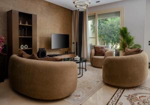 Μια τηλεόραση ή/και κέντρο ψυχαγωγίας στο Luxury Villa Zayed Khan Family Stay