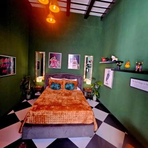 Ένα ή περισσότερα κρεβάτια σε δωμάτιο στο Loft 5BR, Billar, WIFI, AC, Garden View in Old SJ +79 φωτογραφίες