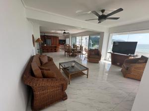 Μια τηλεόραση ή/και κέντρο ψυχαγωγίας στο Penthouse in Bahia de Caráquez