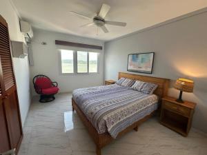Ένα ή περισσότερα κρεβάτια σε δωμάτιο στο Penthouse in Bahia de Caráquez +46 φωτογραφίες