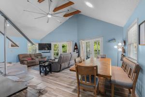 Gallery image of Pirate's Cove Bungalow in Conway +25 photos