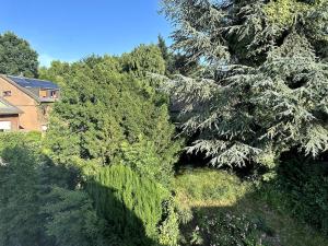 an overhead view of a yard with trees and a house at Residenz Elegance in Bochum
