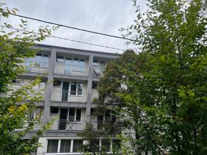Το κτήριο όπου στεγάζεται  το διαμέρισμα