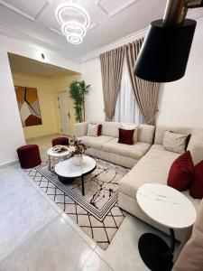 Φωτογραφία από το άλμπουμ του Two Bedroom Apartment στην Αμπούζα