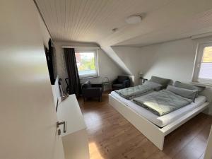 Postel nebo postele na pokoji v ubytování Vier Nordlichter - Helle Wohnung mit Dachterasse