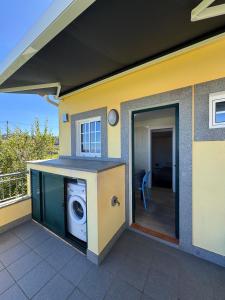 a house with a washing machine on a balcony at A Toca in Santana