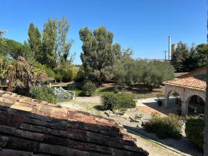 Κήπος έξω από το Gîte Le Bois de Montpouillan