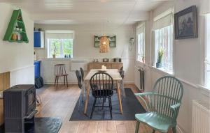 Billede fra billedgalleriet på Awesome Home In Aakirkeby With Wifi i Åkirkeby