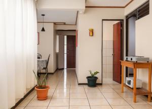 a hallway with plants in a room at Casa Cafetal Aeropuerto in Alajuela