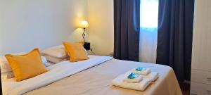 a hotel room with two towels on a bed at Ybarra Chaltén Cabins in El Chalten