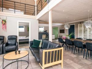 Posezení v ubytování 4 star holiday home in Henne + 41 fotografií