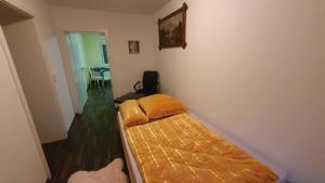 a bedroom with a bed in a room at Entspanntes Wohnen Deibow in Deibow