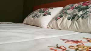 Łóżko lub łóżka w pokoju w obiekcie Hotel Montero