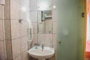 A bathroom at Hotel Pappas