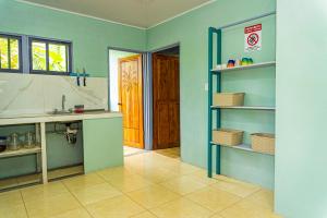 Una cocina o cocineta en Santos Place 17 fotos más