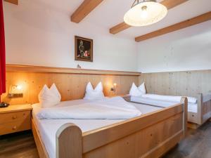 Ένα ή περισσότερα κρεβάτια σε δωμάτιο στο Landhaus Marchfeld Top 3