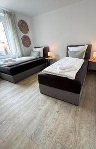 Ένα ή περισσότερα κρεβάτια σε δωμάτιο στο ST-Apartments Charming 2, Wohnung mit 3 Zimmern und Balkon