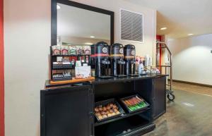 Принадлежности для чая и кофе в Extended Stay America Suites - Orlando - Lake Mary - 1036 Greenwood Blvd