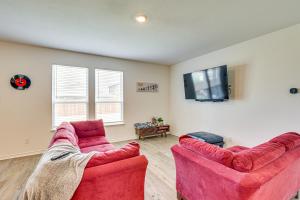 Gallery image of Private Yard and Pool Access Home in Krugerville in Navo