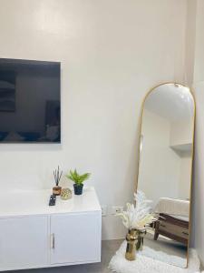 a dressing room with a mirror and a white dresser at ARA Condotel in Cebu City