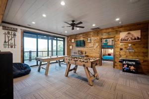 Fotografie z fotogalerie ubytování 7BD-6.5Bath - Luxury Lakeview House - Sleeps 30 v destinaci Stephens Gap