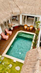 a small swimming pool in the middle of a house at Villa Kayu in Gili Air