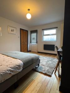Ένα ή περισσότερα κρεβάτια σε δωμάτιο στο One bedroom basement flat