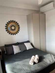 a bedroom with a bed with two mitts on it at Studio em São Paulo in Sao Paulo +15 photos